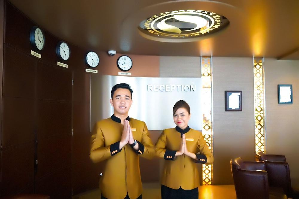 Hermes Palace Hotel Medan Exteriör bild