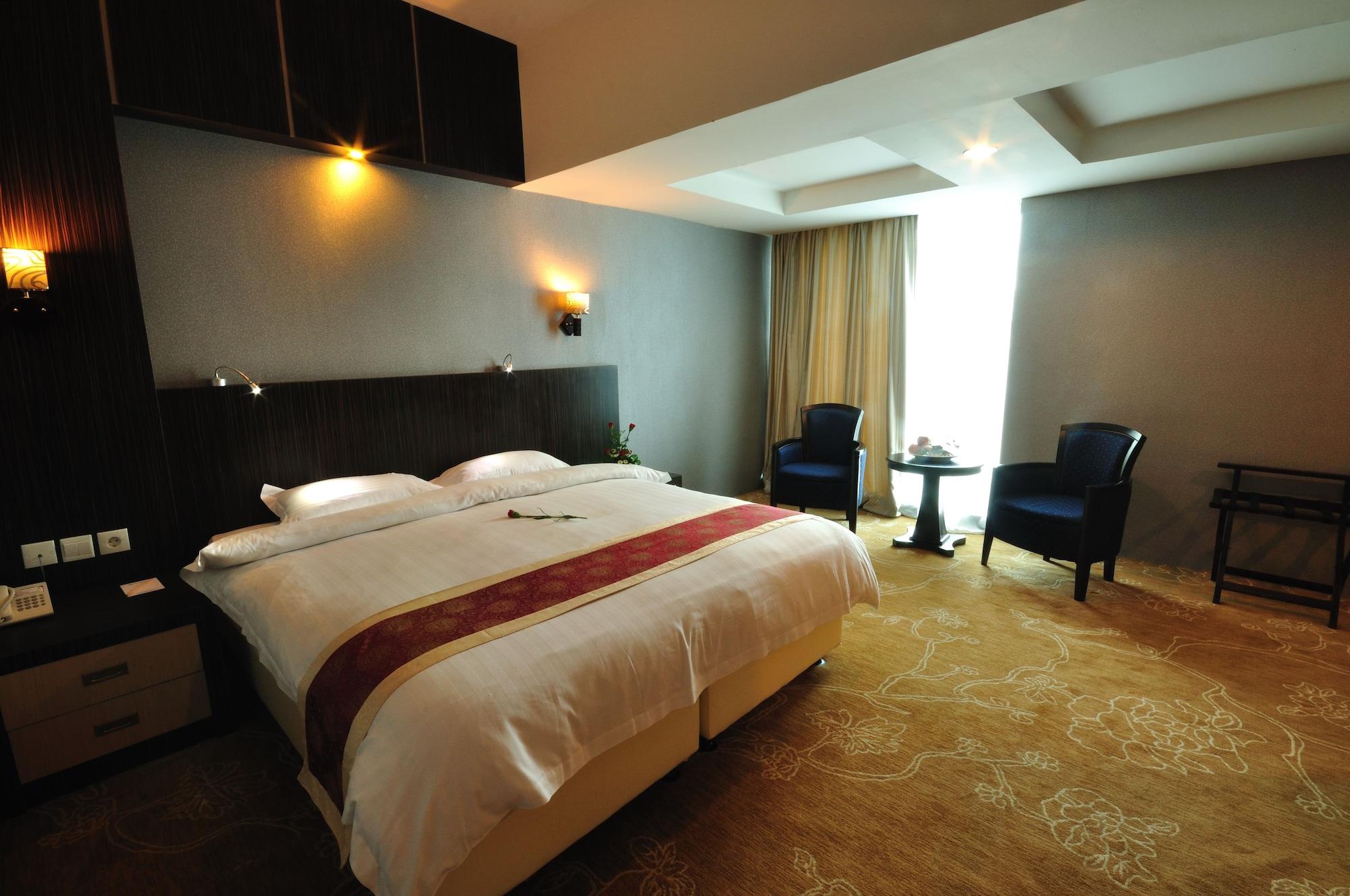 Hermes Palace Hotel Medan Exteriör bild