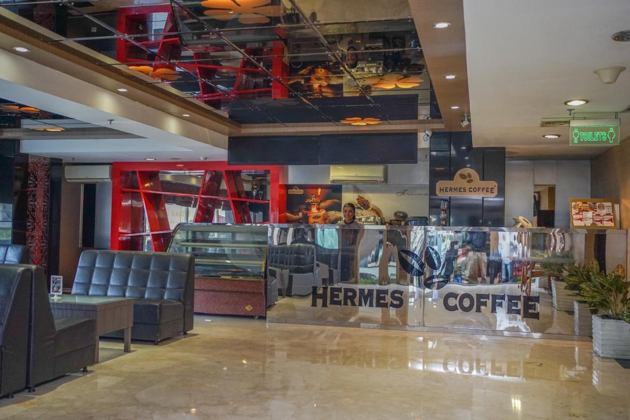 Hermes Palace Hotel Medan Exteriör bild