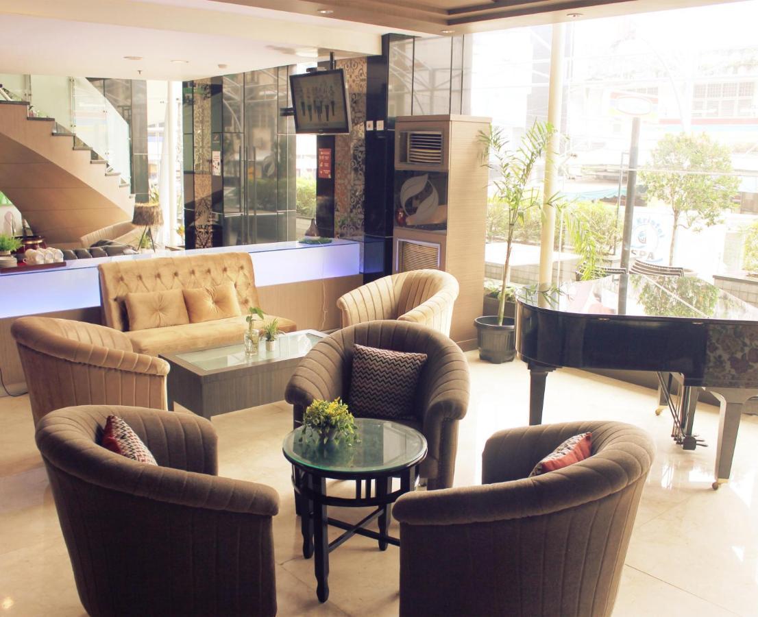Hermes Palace Hotel Medan Exteriör bild