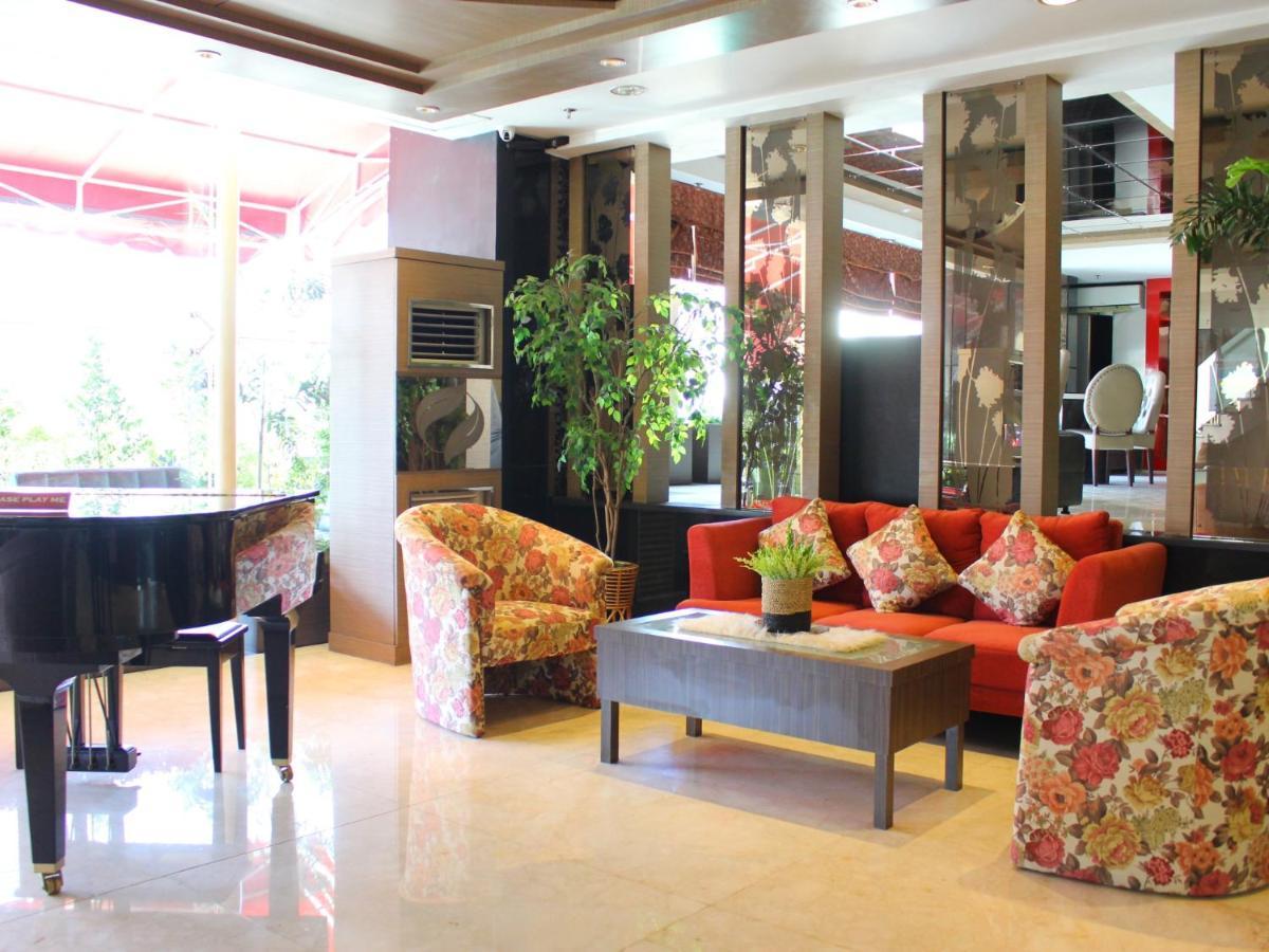 Hermes Palace Hotel Medan Exteriör bild