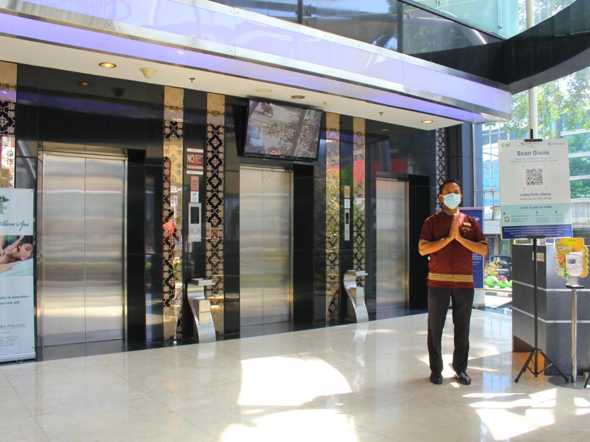 Hermes Palace Hotel Medan Exteriör bild