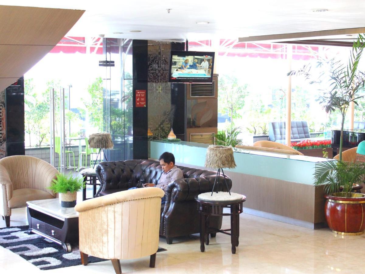 Hermes Palace Hotel Medan Exteriör bild