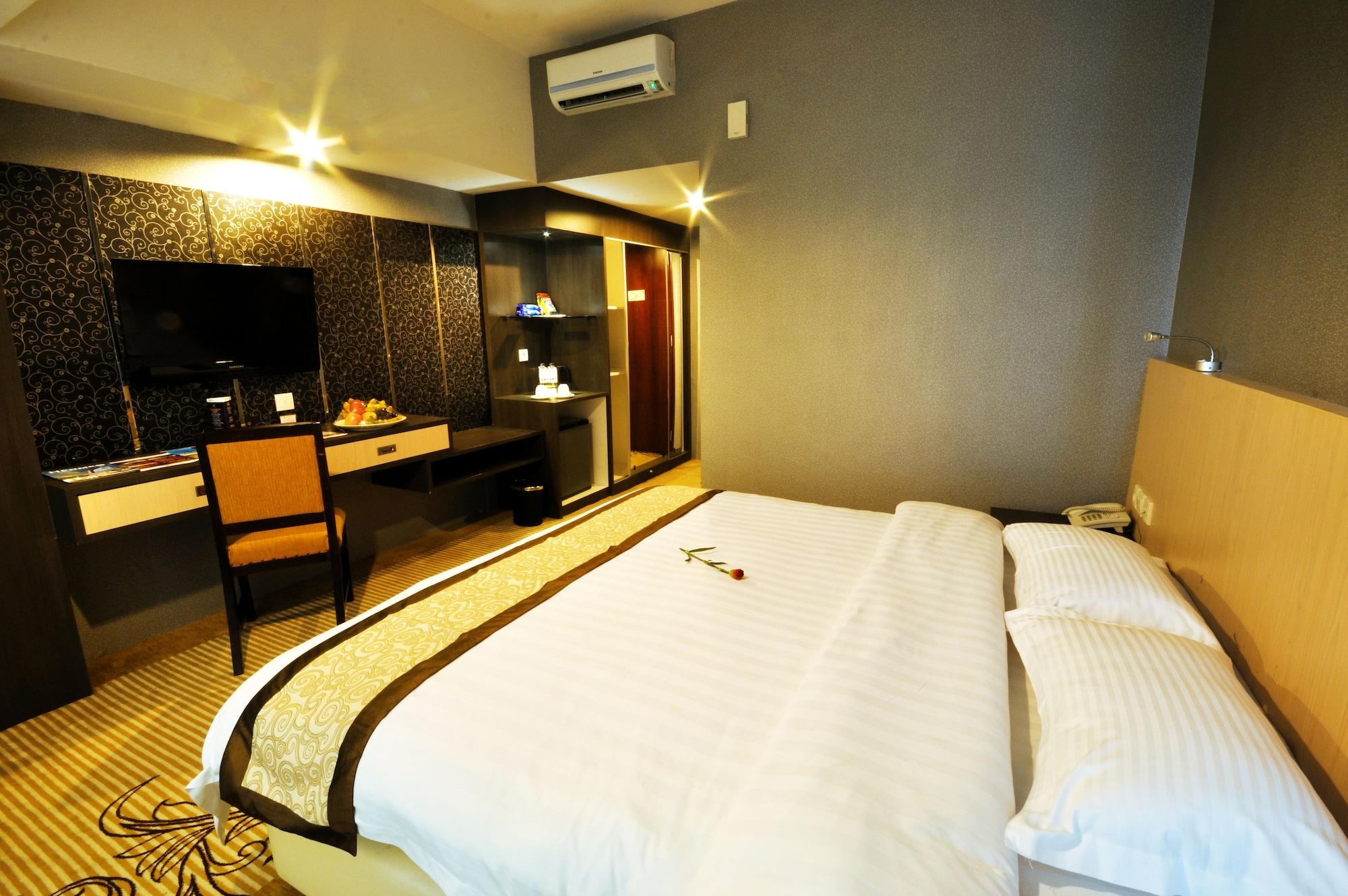 Hermes Palace Hotel Medan Exteriör bild