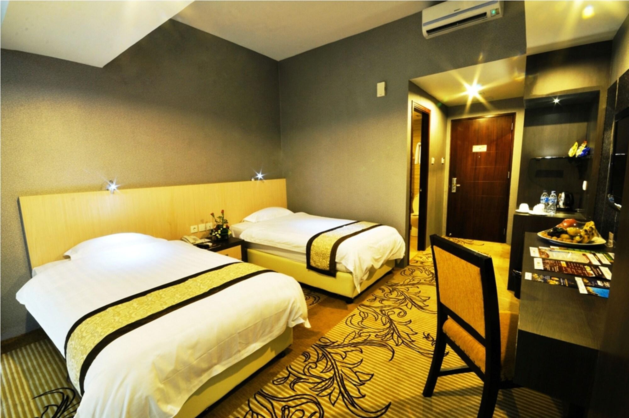 Hermes Palace Hotel Medan Exteriör bild