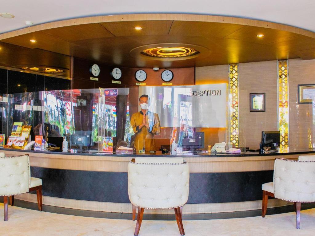 Hermes Palace Hotel Medan Exteriör bild