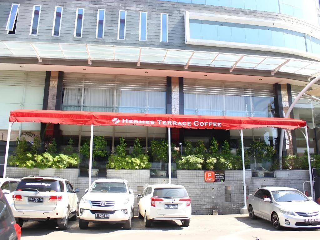 Hermes Palace Hotel Medan Exteriör bild