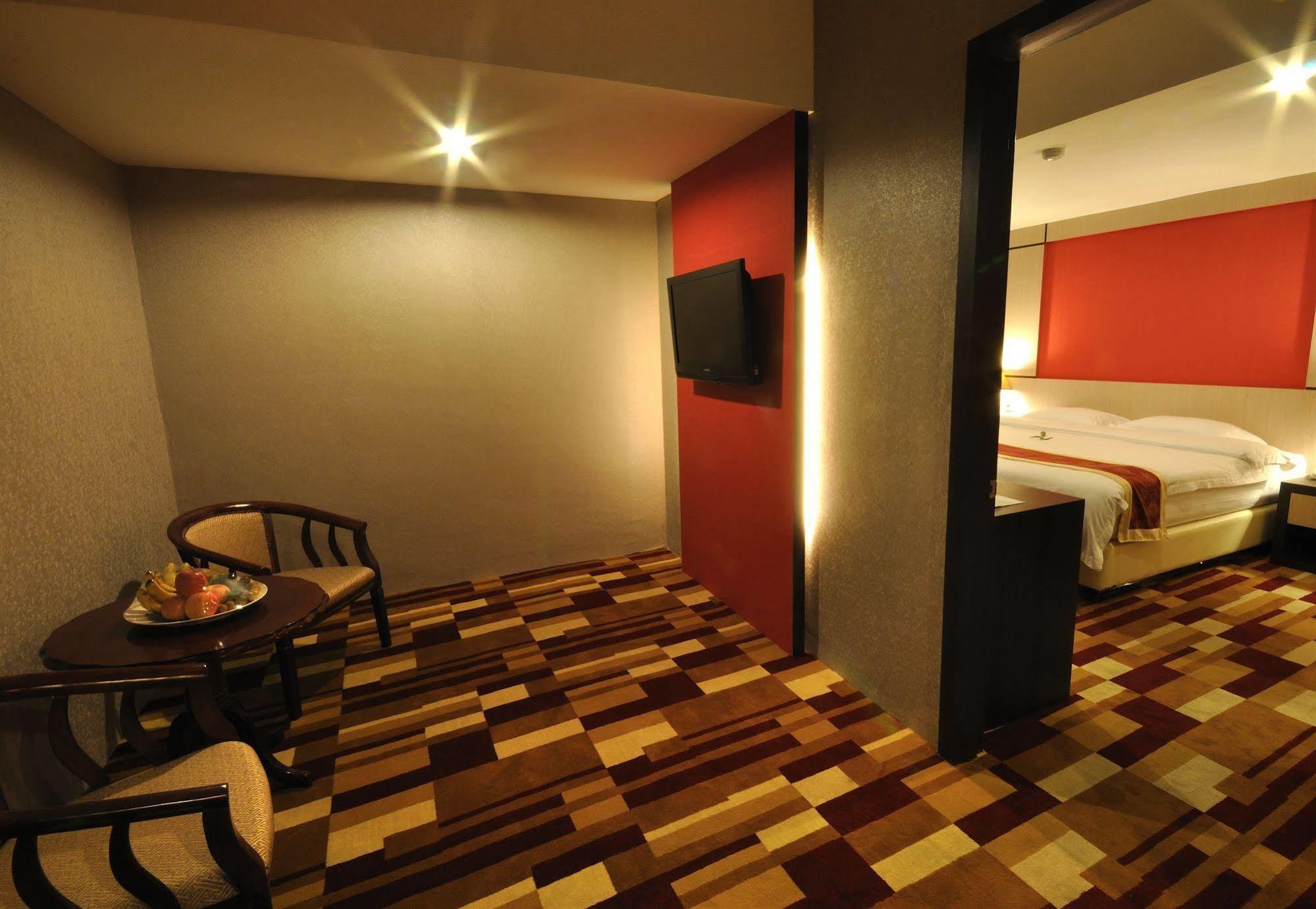 Hermes Palace Hotel Medan Exteriör bild